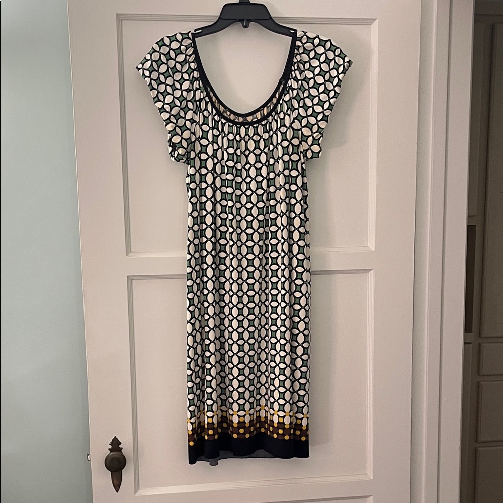 Geometric Print Short-Sleeve Midi Dress in Green and White